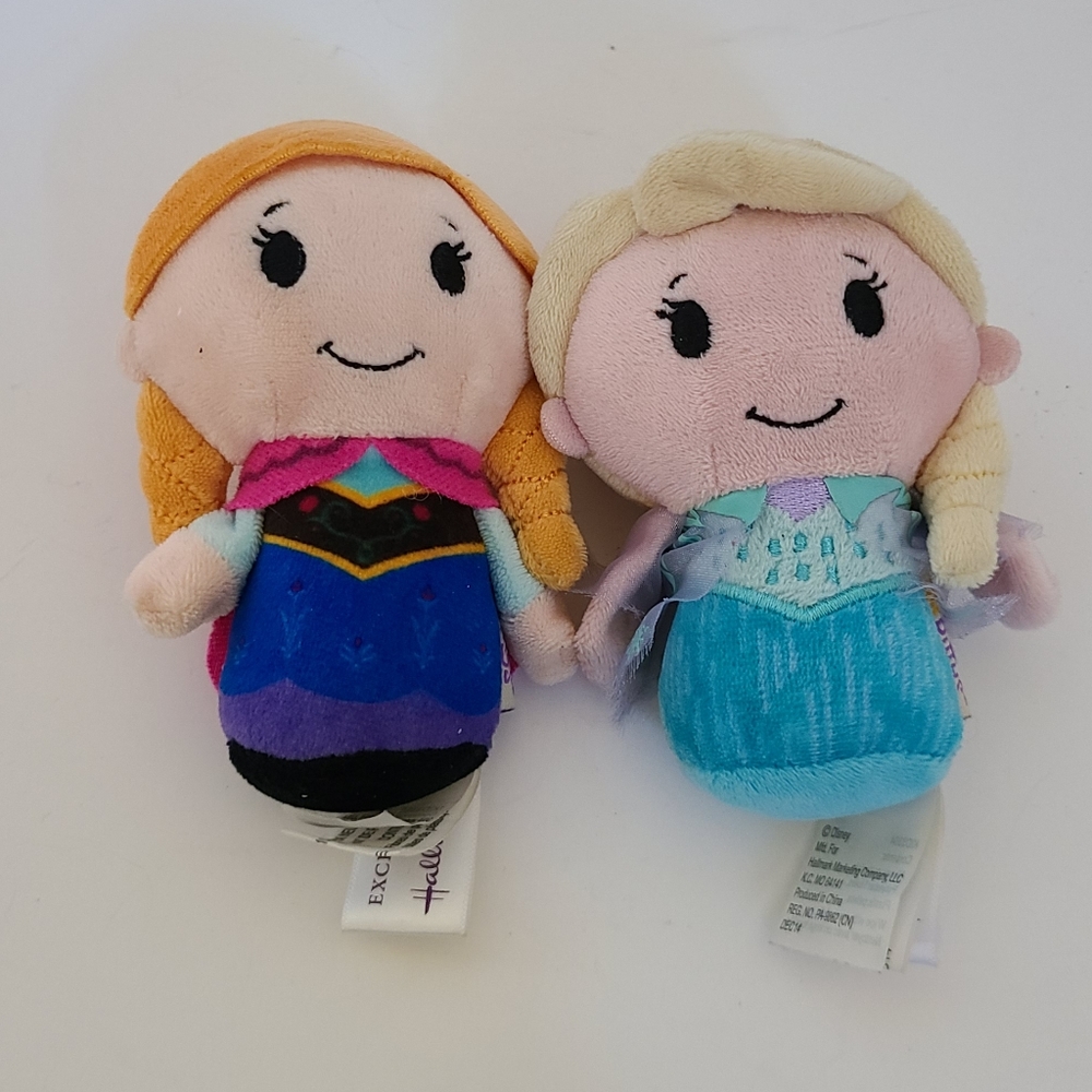 Hallmark itty bittys Anna & Elsa